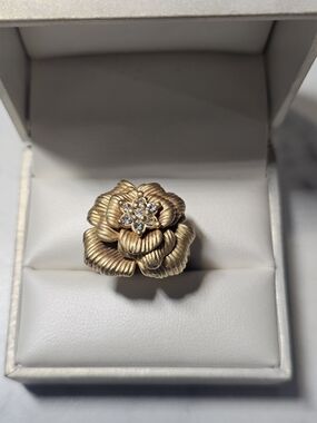 Premier Designs Jewelry - "In Bloom" Gold plated Floral Ring - Size 8